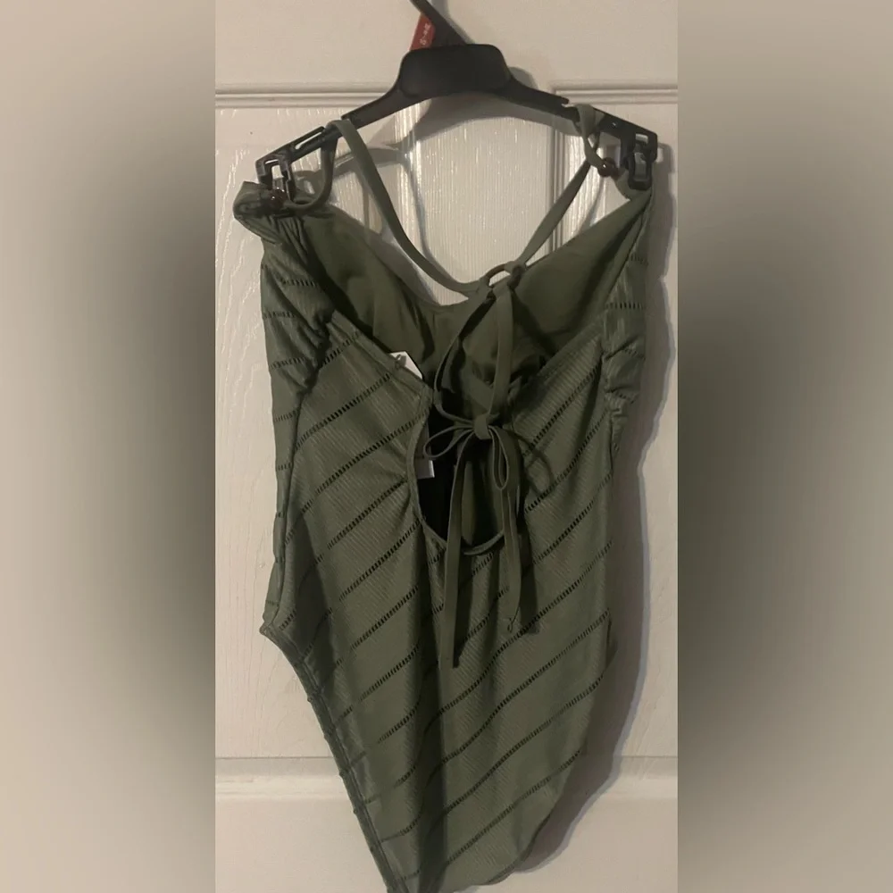 NWT Time and Tru Olive Green V-Neck One Piece‎ Swimsuit Size Medium
